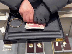 GIF：能在这健身房健身的都是狠人